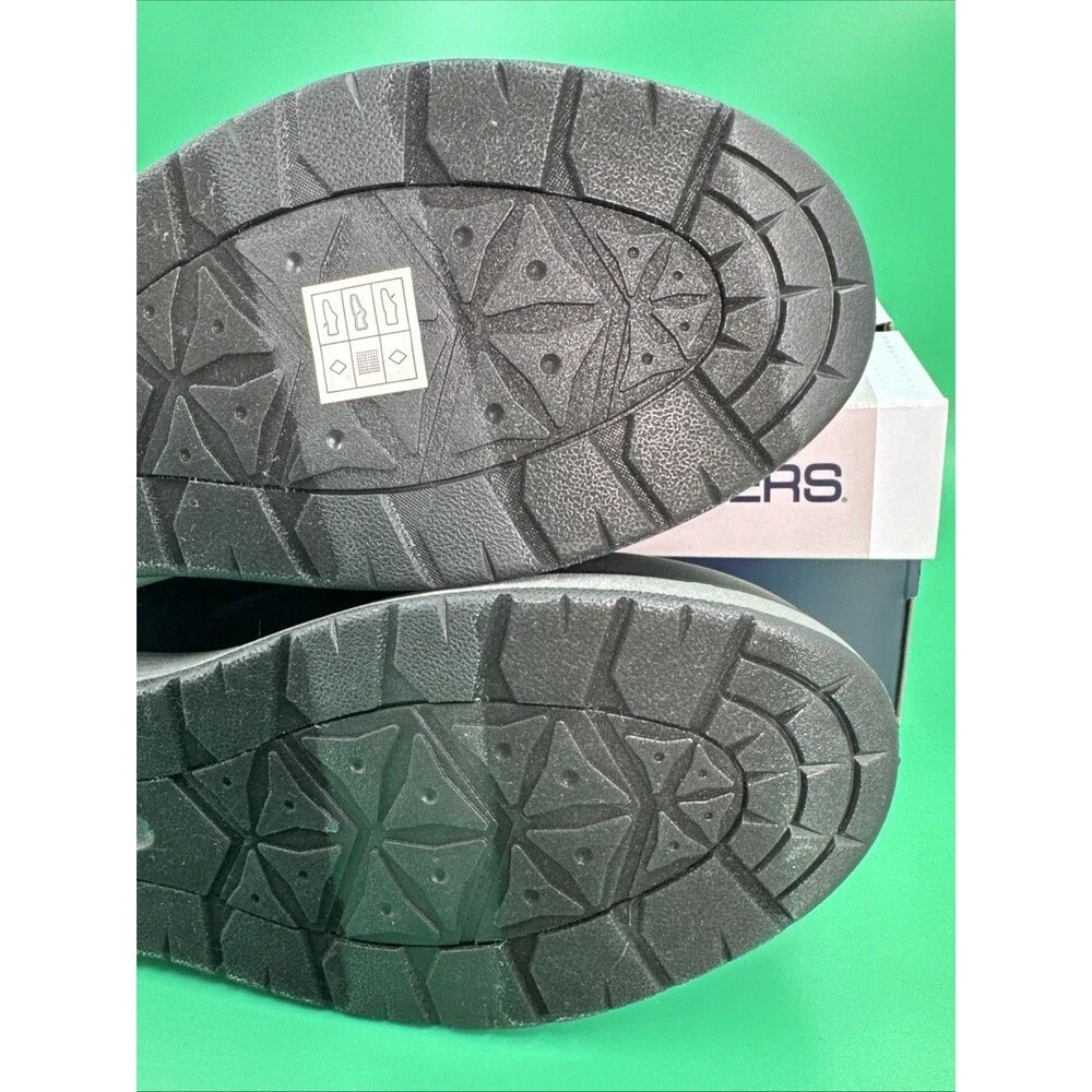 Skechers Hands Free Swift Fit Men’s 10.5 Black Waterproof Casual Lace Sneakers